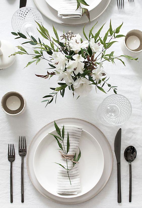The Lavender Daily -Holiday Tablescape Ideas