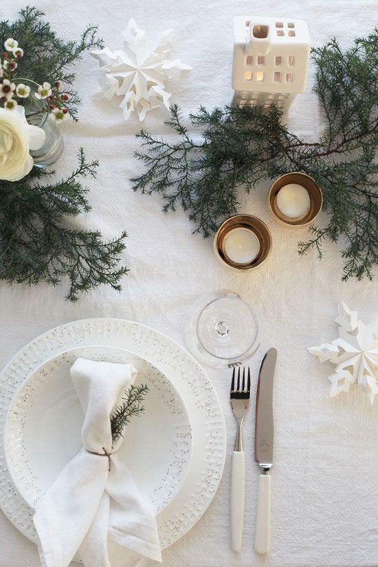 The Lavender Daily -Holiday Tablescape Ideas