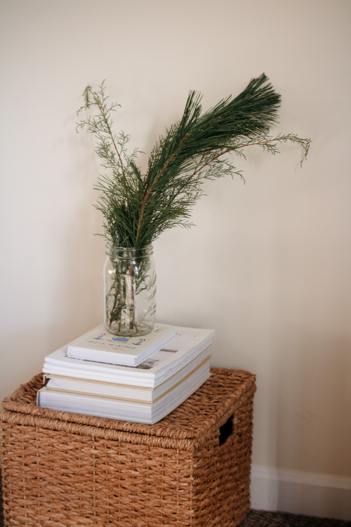 The Lavender Daily - My Simple + Sustainable Holiday Decor